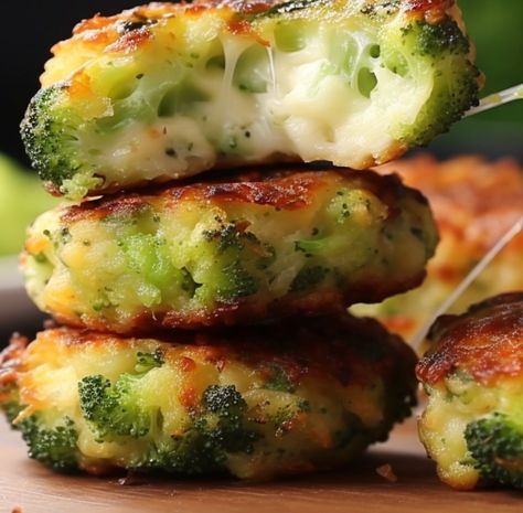 Cheesy Broccoli Fritters Recipe Broccoli Cheese Patties, Broccoli Fritters Recipes, Fritters Recipe Vegetables, What To Make With Broccoli, Potato Cheese Bites, Leftover Broccoli, Easy Cheesy Broccoli, Cheddar Broccoli Rice, Broccoli Patties