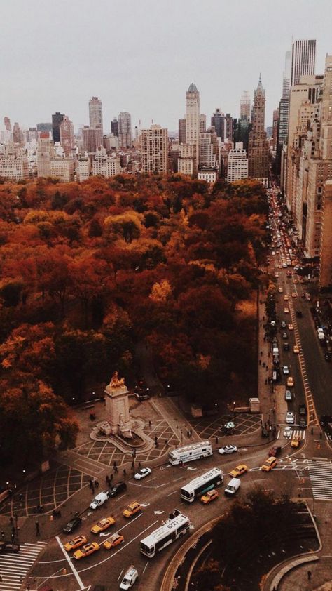 Nyc Fall Wallpaper, Nyc In The Fall, Central Park Aesthetic, Central Park Fall, Nyc Fall Outfits, Nyc Wallpaper, Danielle Victoria, Fall Nyc, Fall City