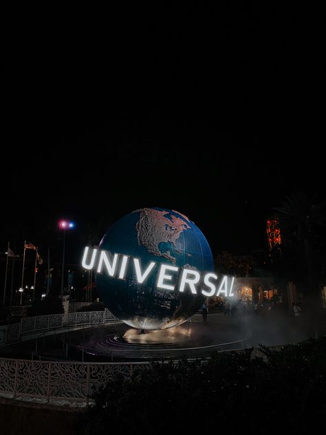 Universal Studios Orlando At Night, Universal Studios Aesthetic Photos, Universal Florida Aesthetic, Universal Studio Aesthetic, Universal Studios Orlando Aesthetic, Universal Studios Aesthetic, Orlando Florida Aesthetic, Orlando Pictures, Orlando Aesthetic