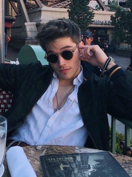 Starboy Haircut, Guy With Sunglasses, Froy Gutierrez, Mens Photoshoot, Gentleman Aesthetic, Mens Photoshoot Poses, Classy Outfits Men, Pose Fotografi, Men Photography