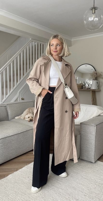 Trench Coat Outfit Italy, Stone Trench Coat Outfit, Fall Outfit With Trench Coat, Fall 2023 Trench Coat, Female Trench Coat Outfit, Trench Coat Paris, Cute Trench Coat Outfits, Trench Coat Outfit Autumn, Trench Coat Outfit Work