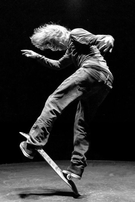 Rodney Mullen, Street Skating, Skate Photography, Skate 4, Tony Hawk Pro Skater, Gesture Drawing Poses, Classic Skateboard, Skateboard Deck Art, Skate Photos