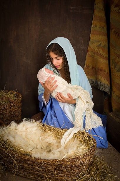 Mary The Mother Of Jesus, Blessed Night, Love Story Video, Birth Of Jesus Christ, Christian Images, Jesus Christ Images, A Child Is Born, Christmas Nativity Scene