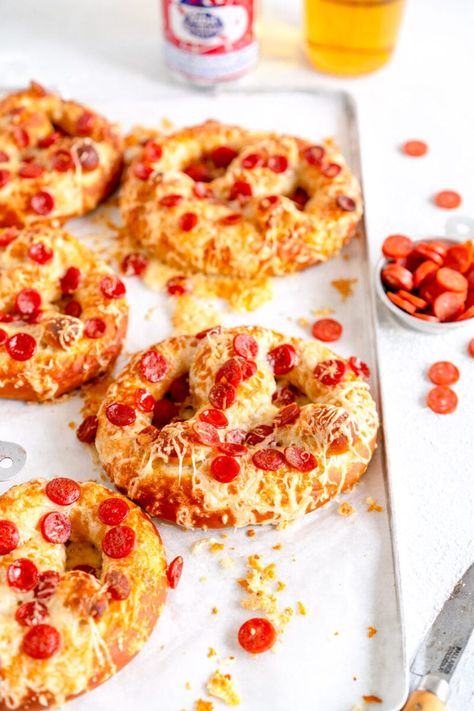 Pizza Pretzels (Small Batch Pretzels) Cloudy Kitchen: These Pizza Pretzels are a fun twist on a regular soft pretzel recipe. These Small Batch Pretzels are covered in cheese and pepperoni. Pizza Pretzel Recipe, Pretzel Business, Bread Diet, Pizza Pretzel, Pretzel Pizza, Food Booth, Homemade Snacks Recipes, Cloudy Kitchen, Pepperoni Sticks