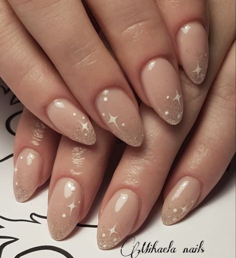 Minimal Star Nail Art, Oval Star Nails, Star Gel Nail Designs, Minimal Sparkle Nails, Nude Nails Bridesmaid, Star Wedding Nails, Wedding Nails Stars, Short Almond Nails Stars, Minimalist Nails Stars