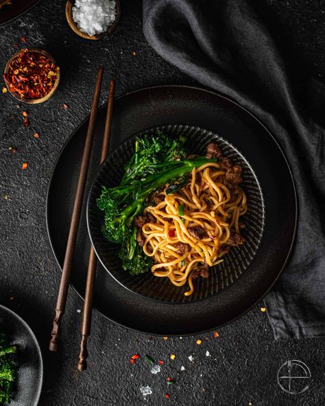 Noodle Photography, Chinese Food Photography, Popsicles Packaging, Chilli Noodles, Sushi Photography, Pasta Photography, Asian Food Photography, Food Photography Composition, Chilli Paneer