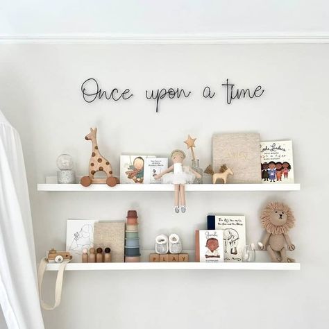 Nursery Wall Shelves, Room Bookshelf Ideas, Nursery Wall Shelf, Baby Shelves, Shelf Decor Ideas, Baby Room Shelves, Kids Room Shelves, Nursery Shelf Decor, Cozy Baby Room