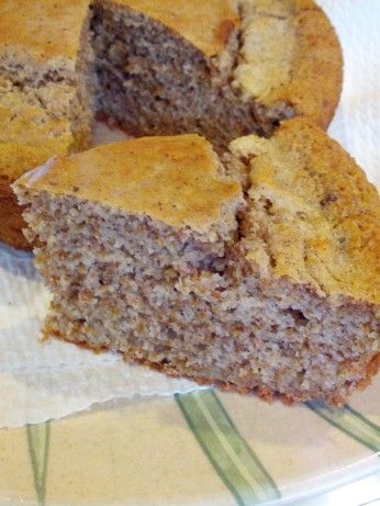 Very tasty, with a distinctive texture. Great for Thanksgiving! American colonists in the Northeast used all available food sources- acorn bread is an adaptation of a Native American recipe which was somewhat common in the late 17th century until the mid 19th among the poorer working classes. Acorn Bread Recipe, Acorn Bread, Acorn Recipe, Native American Food, Native Foods, Fry Bread, Thanksgiving Food, Sukkot, Survival Food