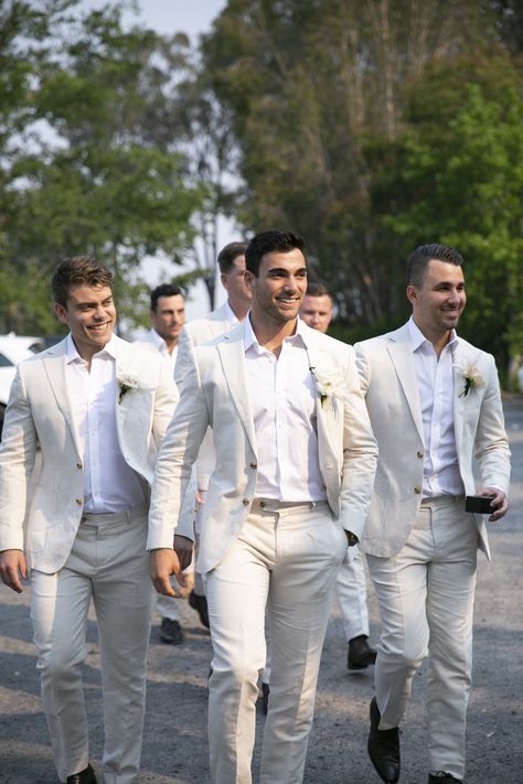 Groom No Tie Suit, Groom Linen Suit, Milos Wedding, Men Beach Wedding, Tan Groomsmen Suits, Beach Wedding Suit, Tuxedo Ideas, Linen Wedding Suit, Wedding Suit Groom