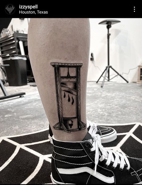 Guillotine tattoo Guillotine Cake, Guillotine Drawing, Guillotine Tattoo, Guillotine Art, Dark Themed Tattoos, French Guillotine, Guillotine Earrings, Snake And Dagger Tattoo, Sao Bento