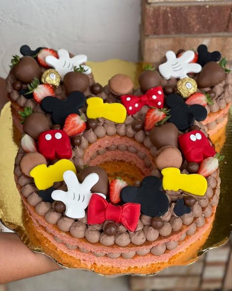 Mickey Mouse Cream Cake, Mickey Diy, Number 2 Cakes, Mickey Birthday Cakes, Disney Sweets, Mickey Mouse Themed Birthday Party, Disneyland Birthday, Hosting Parties, Cream Tart