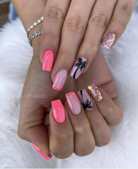 Neon Nails Summer 2024, Beach Nails Art, Acrylic Nails Short, Tropical Nail Art, Summer Nails 2024, Flamingo Nails, Cruise Nails, 2023 Nail, Fun Summer Nails