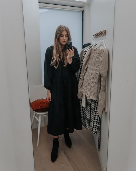 Black Midi Dress With Boots, Black Midi Dress Outfit Winter, Midi Dress With Boots, Black Dress Outfit Winter, Emma Outfits, Black Midi Dress Outfit, Black Maxi Dress Outfit, Jumper Dress Outfit, Dress With Booties