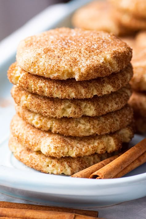 Soft and chewy Almond Flour Snickerdoodles have a cinnamon sugar coating that ensures a sweet crunchy bite. Made with less sugar, butter and almond flour this classic cookie is a year round favorite! Almond Flour Desserts, Almond Flour Recipes Cookies, Gluten Free Snickerdoodles, Classic Cookies Recipes, Coconut Flour Recipes, Almond Butter Cookies, Almond Flour Cookies, Baking With Almond Flour, Snickerdoodle Recipe