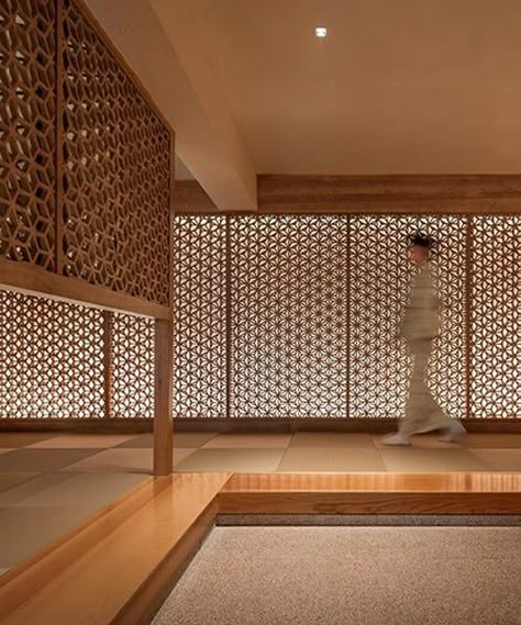 tsutsumi and associates applies an asanoha pattern to japanese restaurant Asanoha Pattern, Japanese Restaurant Interior, Japanese Hotel, Ramen Bar, Long Room, Hotel Floor, Japanese Room, Japanese Screen, Bar Inspiration