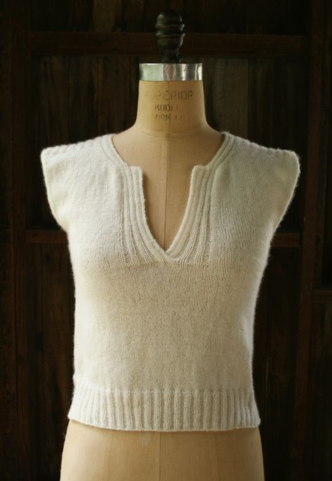 Bee Knitting, Purl Bee, Embroidery Crafts, Crochet Sewing, Summer Sweater, Purl Soho, Shell Top, Twist Top, Shell Pattern