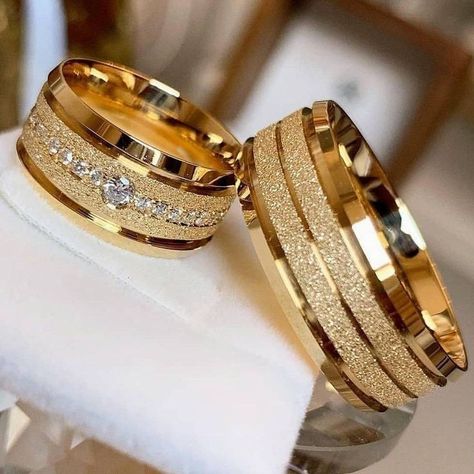 Couple Rings Gold, Trendy Engagement Rings, Wedding Rings Sets His And Hers, خواتم خطوبة, Mens Ring Designs, Couple Ring Design, Wedding Rings Set, Unique Gold Jewelry Designs, Promise Band