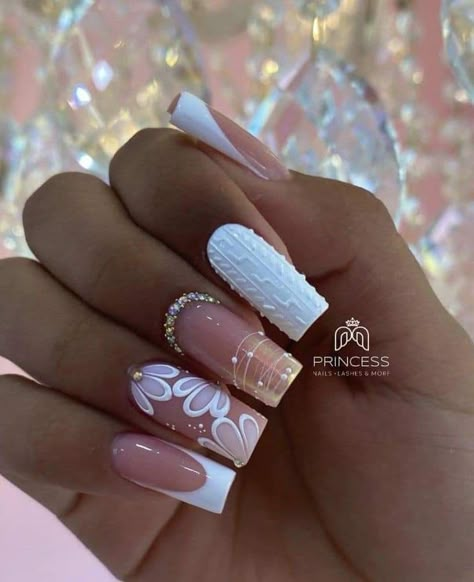 Nail Ideas Girly, Acrylic Nail Designs For School, Almond Acrylic Nails Designs, Image Nails, Queen Nails, Cute Nails For Fall, Fancy Nails Designs, Stylish Nails Designs, Daisy Nails