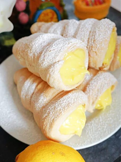 Custard Rolls, Custard Bread, Easy Buns, Fancy Baking, Super Easy Dessert, Cream Filling Recipe, Cream Horn, Cannoli Recipe, Super Easy Desserts