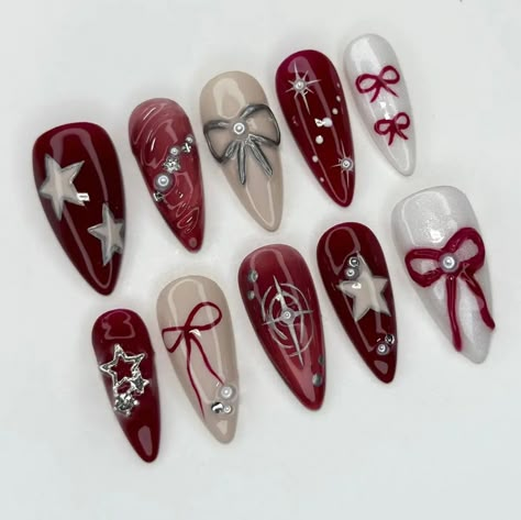 @/nahssira on tt, cute xmas nail set Design Press On Nails, Cute Xmas Nail Designs, Xmas Nails Aesthetic, Trendy Nail Art 2024, Red Theme Nails, Cute Xmas Outfits, Alt Christmas Nails, Lovecore Nails, Dark Coquette Nails