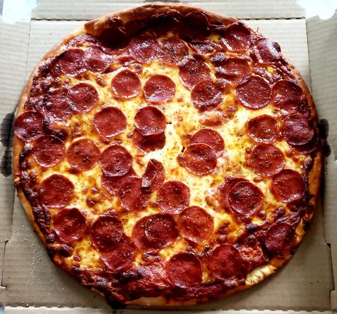 Pepperoni Pizza Well Done #food #meal #foods #healthyfood #keto American Pizza, Beef Pepperoni, Eating Photography, Best Pizza Dough, Cream Photos, Homemade Breakfast, Dessert Pictures, Dinner Wedding, Gluten Free Cooking