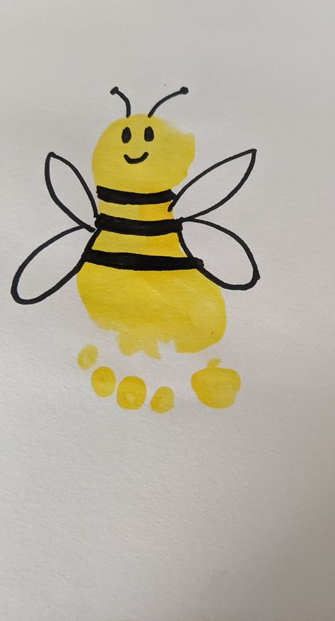 Bumble Bee Infant Craft, Bee Infant Art, Bee Handprint Art, Crafts For The Color Yellow, Bee Footprint Craft, Footprint Animals For Infants, Artwork For Babies, Yellow Infant Activities, Bumblebee Footprint Art