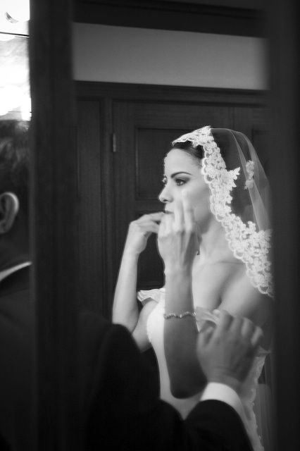 mantilla.. a must for every Cuban bride. I think I'd actually really like this...but maybe with a black lace border. =) Mantilla Veil Hairstyle, Mantilla Veil Wedding, Cuban Heritage, Lace Mantilla Veil, Viva Cuba, Up Hairdos, Drop Veil, Mantilla Veil, Find Hairstyles