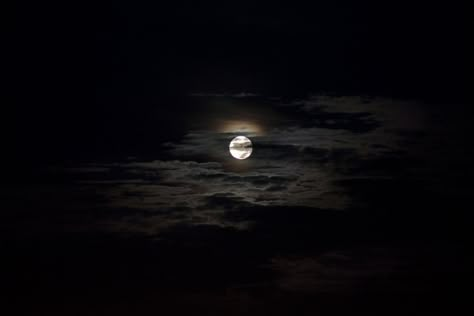 Moon Aesthetic Wallpaper Laptop, Moon Aesthetic Pc Wallpaper, Night Sky Aesthetic Laptop Wallpaper, Dark Moon Aesthetic Wallpaper Laptop, Moonlight Aesthetic Dark, Dark Academia Aesthetic Wallpaper, Full Moon Aesthetic Dark, Cute Black Wallpaper, Night Scenery