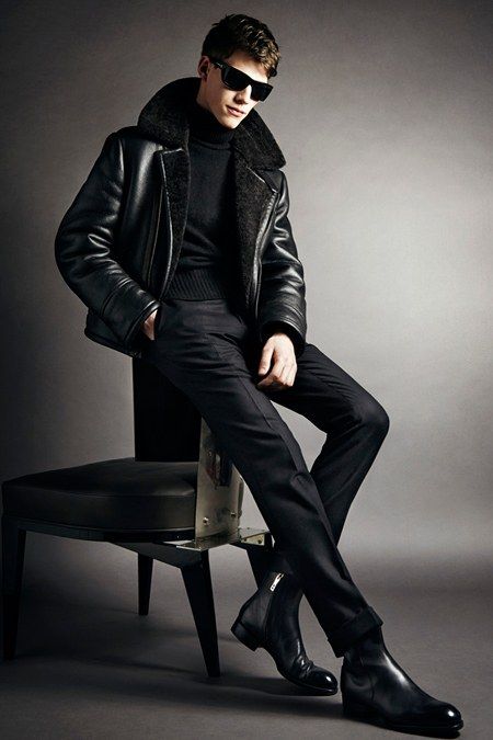 Tom Ford Fall Winter 2014 Fashion Show Collection Images Tom Ford Menswear, Tom Ford Men, Leather Jacket Outfits, Jackets Men Fashion, Sharp Dressed Man, Looks Black, Well Dressed Men, Leather Jacket Men, Vogue Paris