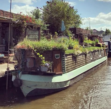 Narrow Boats Uk, Dutch Barge Houseboats, Narrow Boat Exterior, Canal Boat Aesthetic, Boat House Aesthetic, House Boat Aesthetic, Canal Boats England, Amsterdam Boat, Houseboat Interiors