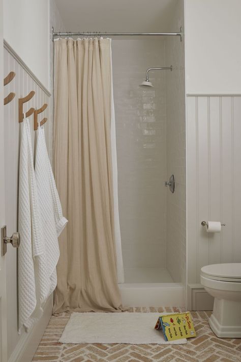 Stand Up Shower With Curtain, Shower With Curtain, White Bathroom Ideas, All White Bathroom, Large Indoor Plants, Standing Shower, White Bathroom Designs, Harmony House, Make A Note