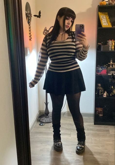 Plus Size Emo Outfits Winter, Fat Winter Outfits, Egirl Fashion Plus Size, Midsize Fashion Aesthetic, Goth Midsize Outfits, Curvy Emo Outfits, Everyday Alt Outfits, Mid Size Emo Outfits, Chubby Skirt Outfit