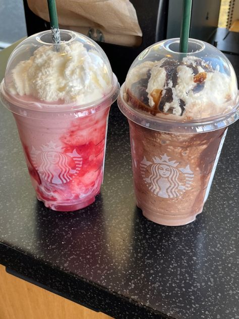 Starbucks Asthetic, Cinnamon Dolce Syrup, Café Starbucks, Starbucks Strawberry, Chocolate And Strawberry, Fun Summer Drinks, Starbucks Secret Menu Drinks, Cinnamon Dolce, Starbucks Drinks Recipes