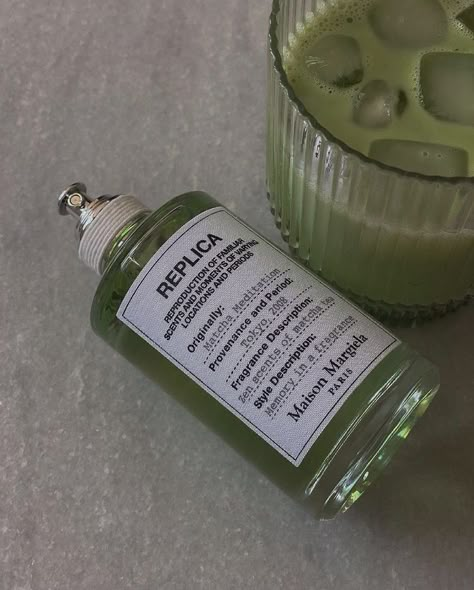 Matcha Meditation, Green Perfume, Green Inspo, Dark Green Aesthetic, Iced Matcha, Green Life, Perfume Collection, Green Aesthetic, Pretty Pictures