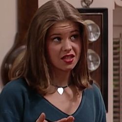 Dj Full House Hair, Dj Tanner Icons, Dj Tanner Short Hair, Dj Full House, Fuller House Dj, Ab Photos, 90s Pretty, Full House Tv Show, Dj Tanner