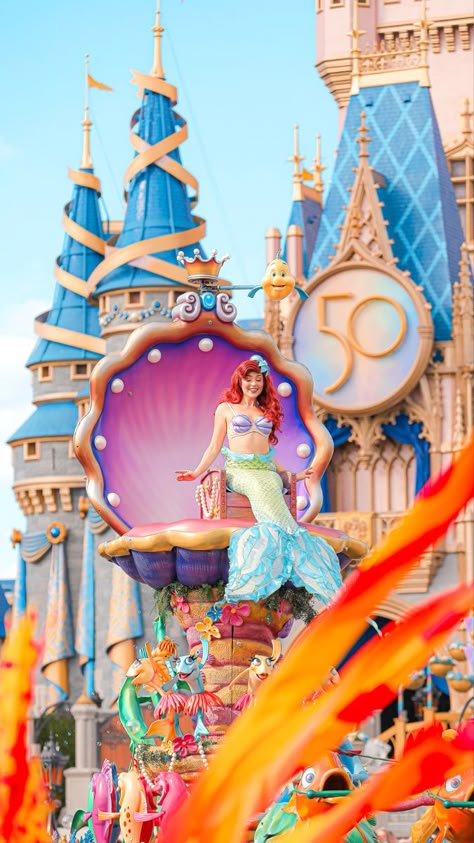 Walt Disney World Aesthetic, Disney World Aesthetic, Disney Parque, Disney World 50th Anniversary, Disney Parade, Disney Lifestyle, Disney 50th Anniversary, Disney World Pictures, Disney World Characters