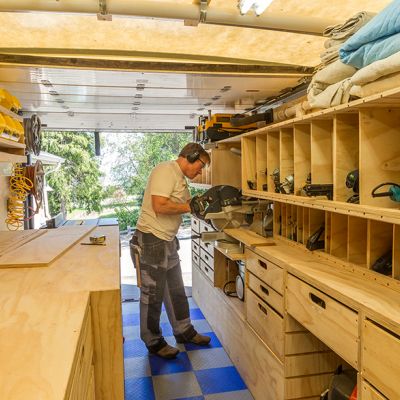 Over the years, Washington-based homebuilder and designer Ron Paulk has created a number of tool trailers for himself. He put all of that expertise and experience into his latest Mobile Woodshop, neatly contained—and fully functional—inside of a 1,000-cubic-foot box truck that he can drive right up to the jobsite. We... Ron Paulk, Tool Trailer, Ideas Armario, Woodshop Tools, Trailer Organization, Work Trailer, Mobile Workshop, Trailer Storage, Creative Woodworking