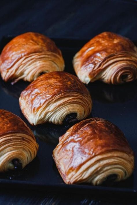 French Breakfast Recipes, French Pastries Recipes, Chocolate Croissants, Croissant Recipe, French Breakfast, Chocolate Croissant, Bread Baker, Puff Pastry Sheets, Pastry Sheets