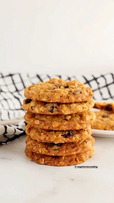 Oatmeal Cranberry Pecan Cookies (Eggless) Chocolate Chip Cookie Recipe With Cornstarch, Oatmeal Cranberry Pecan Cookies, Eggless Biscotti Recipe, Cranberry Pecan Cookies, Cookies Eggless, Ginger Cookie Recipes, Oatmeal Cranberry Cookies, Best Chocolate Chip Cookies Recipe, Cranberry Cookies