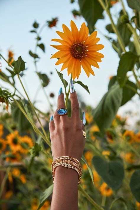 #sunflower #nailart #nailideas #nails #summerstyle #summer #gold #jewelry #aesthetic #goldjewelry #bracelet #nailinspo Gold Jewelry Aesthetic, Boho Photoshoot, Jewellery Photography Inspiration, Product Photography Studio, I Love Being Black, Jewelry Photography Styling, Jewelry Editorial, Jewelry Photoshoot, Jewelry Aesthetic