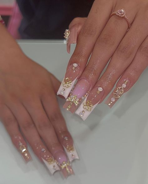 🫦 • • @cheyennesnails_ Dc: ZAIRA10 •sunkissed cover •baby pink gel • • • #nails #acrylicnails #nailsnailsnails #nailsbyzairaa… | Instagram Pink And Gold Birthday Nails, Gold And Pink Nails Acrylic, Angel Nails Acrylic, Pink White And Gold Nails, Prom Nails Gold, Baby Pink Gel Nails, Pink And Gold Nail Designs, Gel Nails Ombre, Gold And Pink Nails