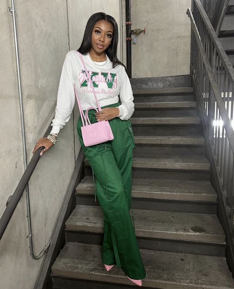 College Alumni Outfit Ideas, Aka Winter Outfits, Aka Coming Out Pictures, Pink And Green Outfits Black Women, Alpha Kappa Alpha Outfits, Aka Homecoming Outfits, Aka First Day Out Outfits, Aka Founders Day Outfit, Aka Sorority Outfits