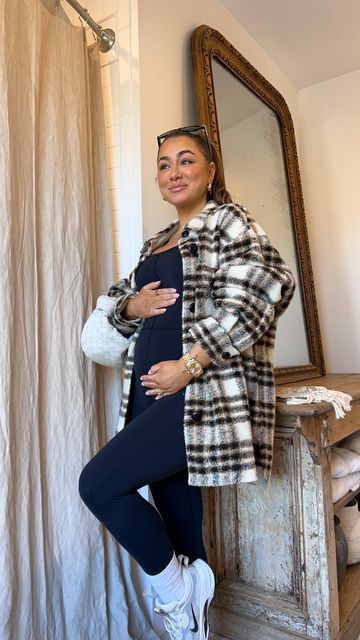 Thanksgiving Outfit Maternity, Julia Havens Outfits, Cold Weather Pregnancy Outfit, Cold Weather Maternity Outfits, Winter Bump Outfits, 20 Weeks Pregnant Outfit, Pregnancy Thanksgiving Outfit, Pregnancy Pumpkin Patch Outfit, Flannel Jacket Outfit