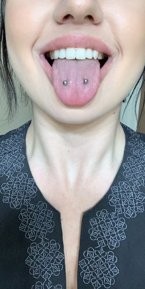 Frog Piercing Tongue, Men With Tounge Piercings, Venom Piercing Tongue, Venom Tongue Piercing, Facial Piercings Aesthetic, Frog Eyes Piercing Tongue, Frog Eye Tongue Piercing, Cute Tongue Piercing Jewelry, Cute Facial Piercings