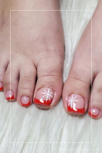 Red And Silver Pedicure, Christmas Pedicure Ideas, Christmas Pedicure, Simple French Tip, Pedicure Ideas, Mani Pedi, Sparkle, Off White, Red