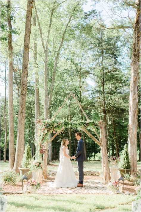 Chattanooga Tennessee Wedding Venues, Outdoor Small Wedding, Wedding Venues Nashville Tn, Tiny Wedding Venues, Chattanooga Wedding Venues, Small Family Wedding, Small Wedding Venues, Garden Wedding Venues, Forest Wedding Venue