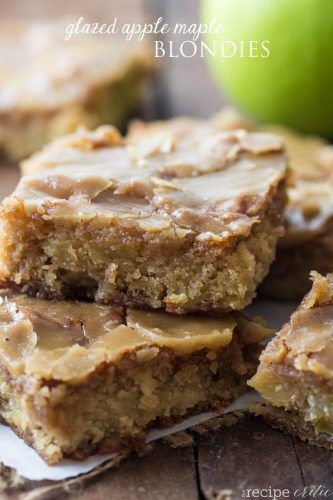 Glazed Apple Maple Blondies - The Recipe Critic Carmel Apple Sheet Cake Recipe, Fall Sheet Cake, Caramel Apple Sheet Cake, Apple Sheet Cake Recipe, Maple Blondies, Apple Sheet Cake, Apple Recipes Easy Healthy, Carmel Cake, Apple Bar