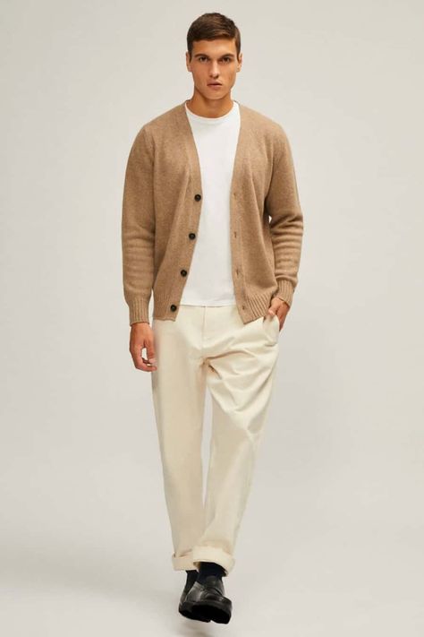 Mens Cream Chinos Outfit, Old Money Cardigan Outfit Men, Beige Cardigan Outfit Men, Cream Chinos Men Outfits, Cream Trousers Outfit Men, Brown Cardigan Outfit Men, Cardigan Outfit Men Street Styles, Male Cardigan Outfit, Cream Pants Outfit Men