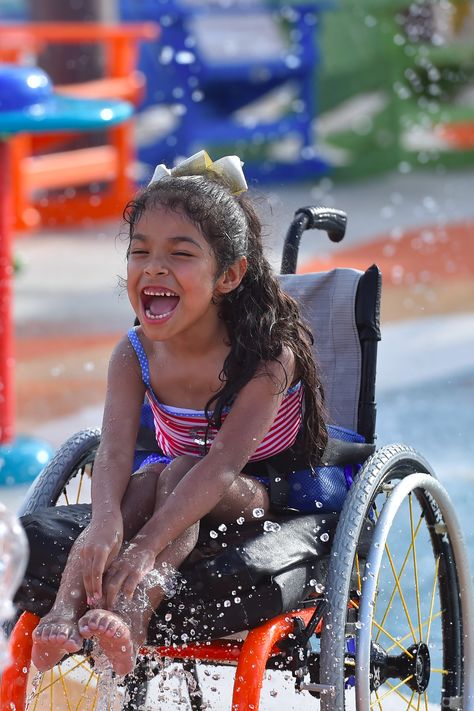 Kids With Disabilities, Disabled Children, Park Designs, People With Disabilities, Kid Pool, Parking Design, Special Needs Kids, Family Memories, Zoo Animals