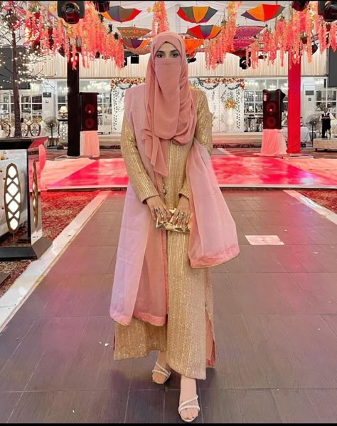 Niqab Wedding Dress Hijab Styles, Hijabi Niqabi Aesthetic, Niqab Outfit Ideas, Pakistani Dresses With Hijab, Muslim Wedding Dress Hijab Bride Pakistani, Hijabi Lehenga, Niqab Wedding Dress, Hijab With Desi Clothes, Desi Hijabi Outfits